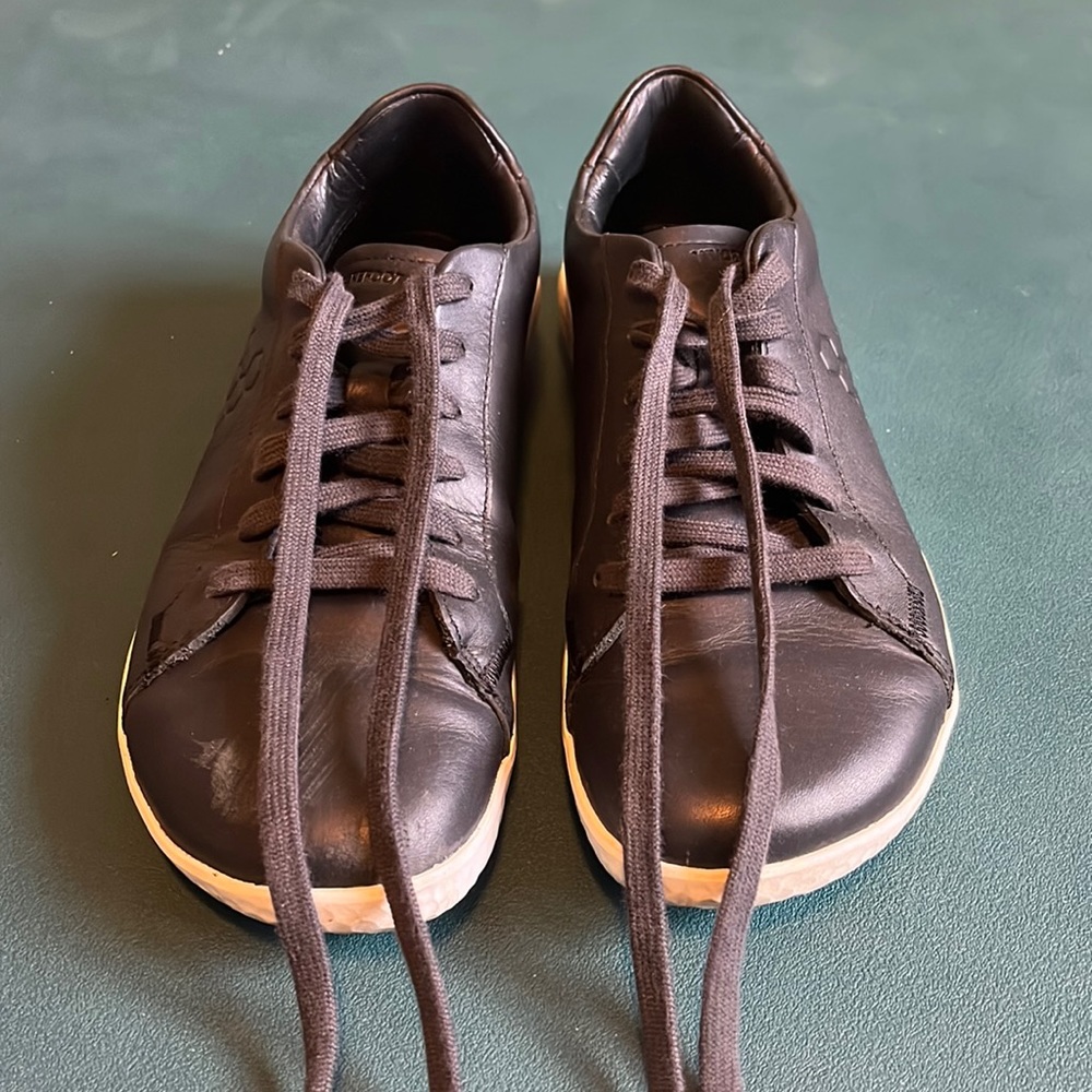 Vivo barefoot black sneakers